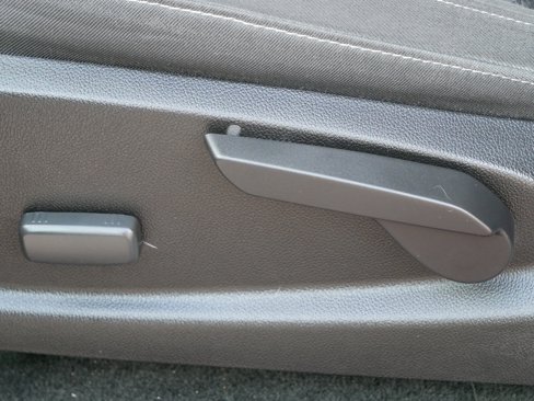 Used 2016 Chevrolet Colorado LT w/ LT Convenience Package image 18