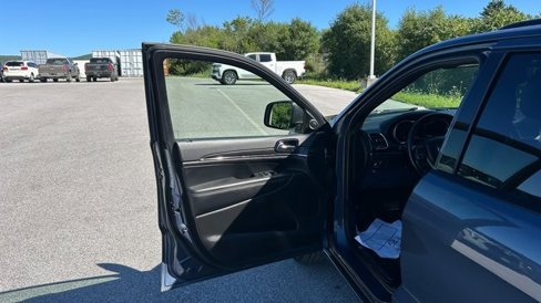 Used 2021 Jeep Grand Cherokee Limited w/ Quick Order Package 28K 80th image 12