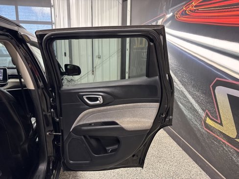 Used 2022 Jeep Compass Latitude image 23