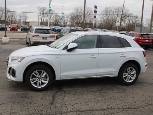 Used 2024 Audi Q5 2.0T Premium w/ Convenience Package image 3
