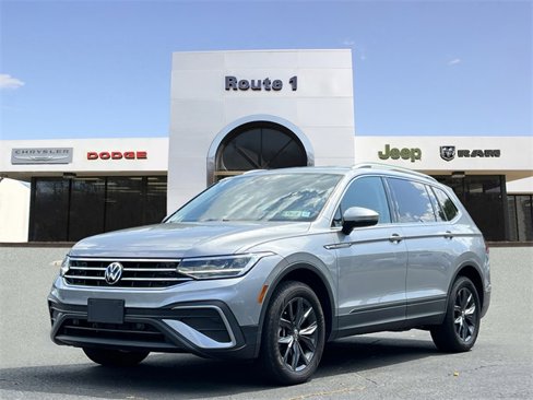 Used 2022 Volkswagen Tiguan SE image 2