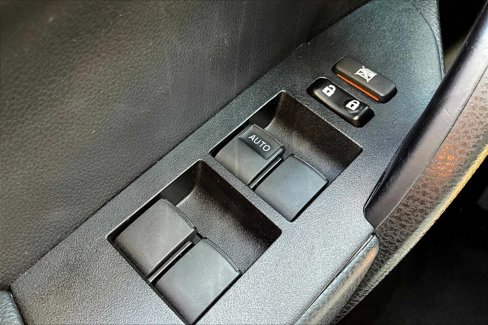 Used 2018 Toyota Corolla LE image 32