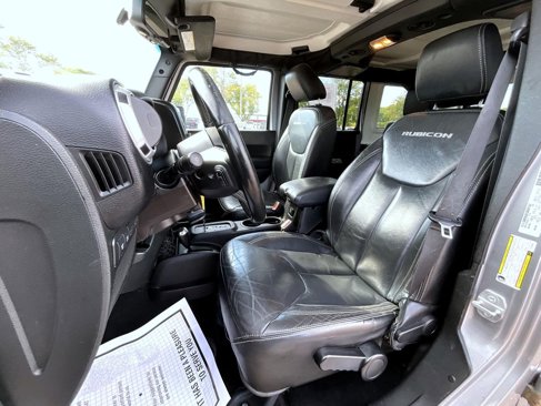 Used 2015 Jeep Wrangler Unlimited Rubicon w/ Connectivity Group image 11