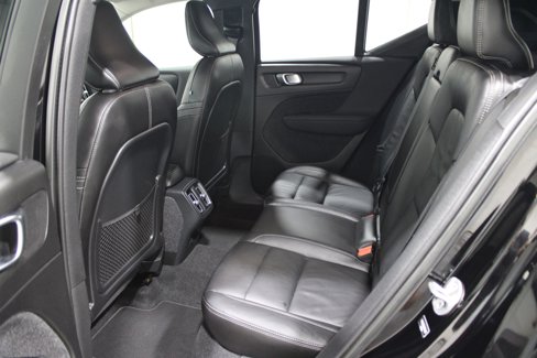 Used 2022 Volvo XC40 T4 Momentum image 16