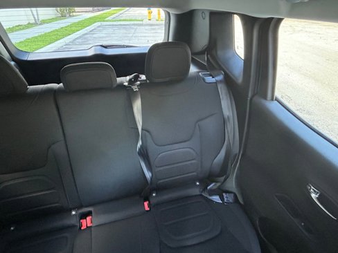 Certified 2021 Jeep Renegade Latitude image 14