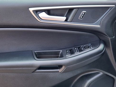 Used 2023 Ford Edge SEL image 7