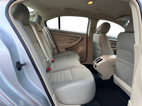 Used 2015 Ford Taurus SE image 17