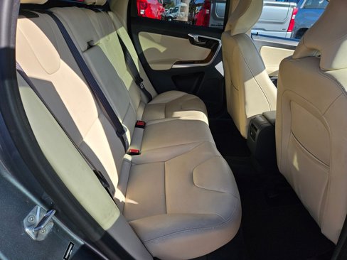 Used 2017 Volvo XC60 T6 Inscription w/ Preferred Option Package image 32
