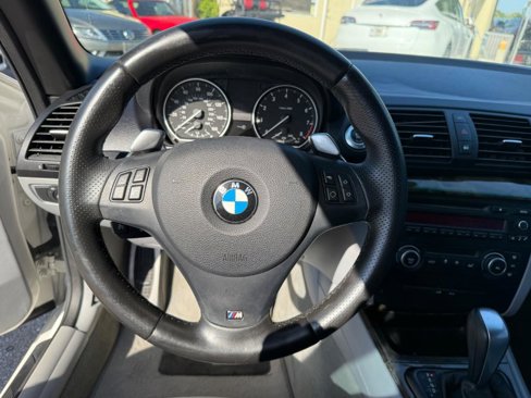 Used 2010 BMW 135i Convertible image 16