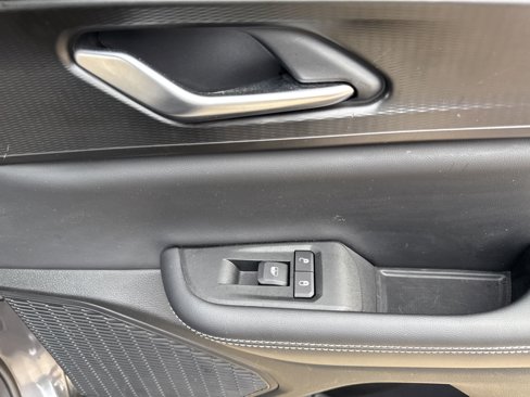Used 2023 Jeep Grand Cherokee Laredo image 32