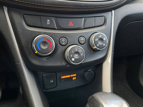 Used 2020 Chevrolet Trax LT w/ Driver Confidence Package image 29
