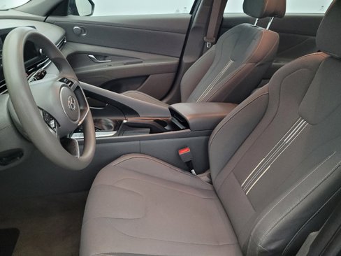 Used 2023 Hyundai Elantra SEL image 17