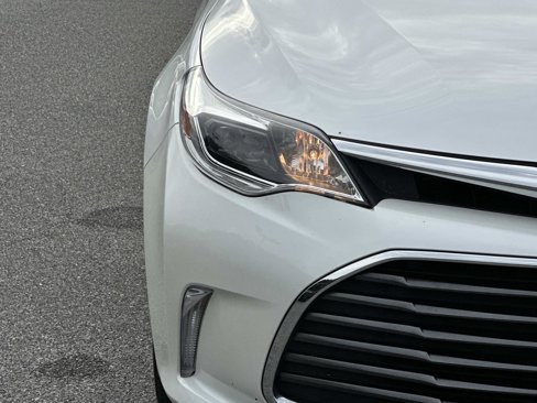 Used 2018 Toyota Avalon XLE Premium image 10