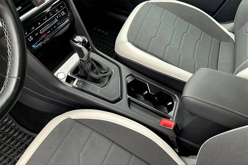 Certified 2025 Volkswagen Taos SE w/ Black Wheel Package image 22