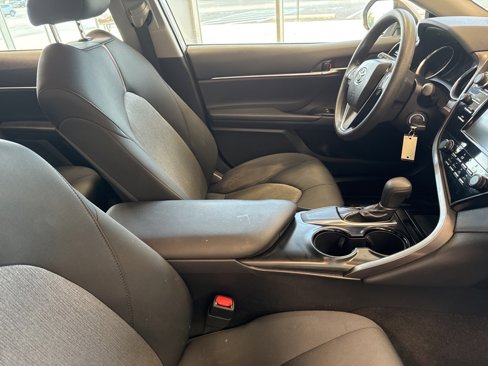 Used 2019 Toyota Camry LE image 21