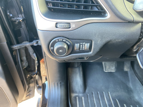 Used 2020 Jeep Cherokee Latitude Plus image 16