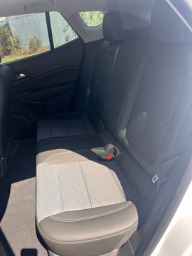Used 2025 Chevrolet Trax LT w/ Sunroof Package image 13