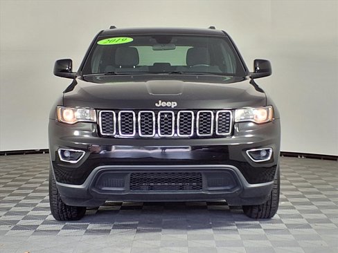 Used 2019 Jeep Grand Cherokee Laredo image 2