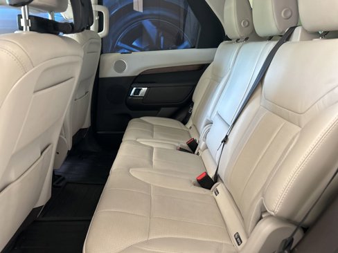 Used 2019 Land Rover Discovery HSE image 12