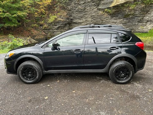 Used 2016 Subaru Crosstrek 2.0i Premium image 2