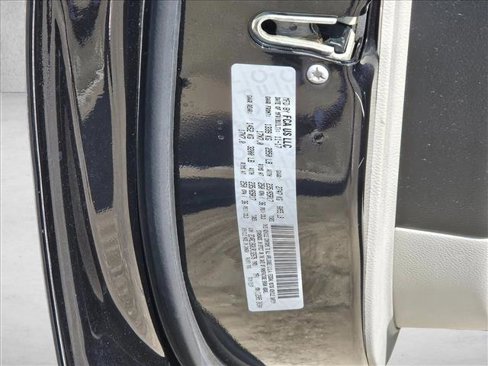 Certified 2018 Chrysler Pacifica Touring-L w/ Premium Audio Group image 20