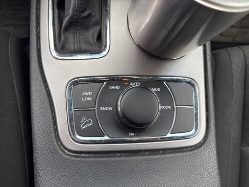 Used 2020 Jeep Grand Cherokee Laredo image 21