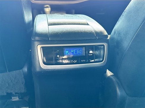 Used 2015 Toyota Highlander XLE image 27