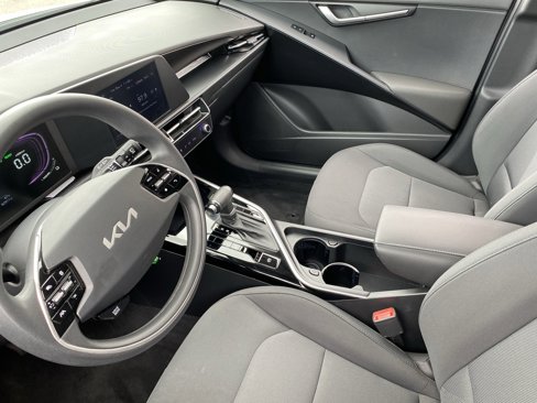 Used 2023 Kia Niro LX image 18