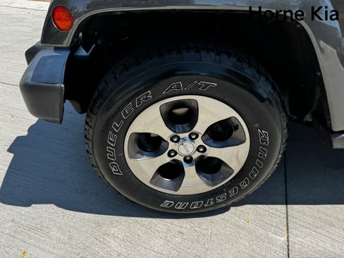Used 2018 Jeep Wrangler Unlimited Sahara w/ Connectivity Group image 8