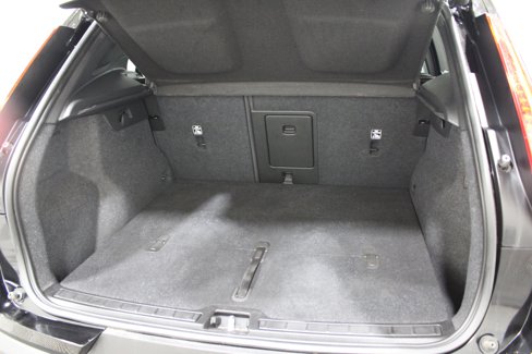 Used 2022 Volvo XC40 T4 Momentum image 17