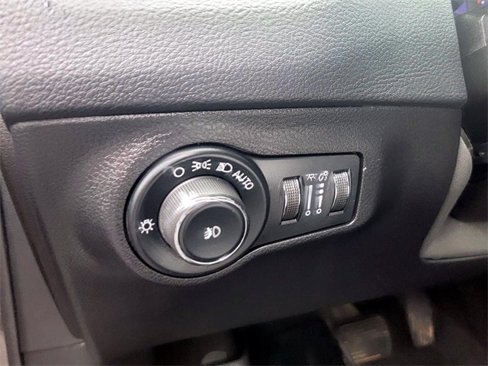 Used 2020 Jeep Compass Latitude image 34