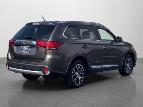 Used 2016 Mitsubishi Outlander GT image 2