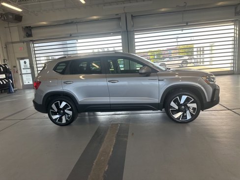 Certified 2024 Volkswagen Taos SEL image 2