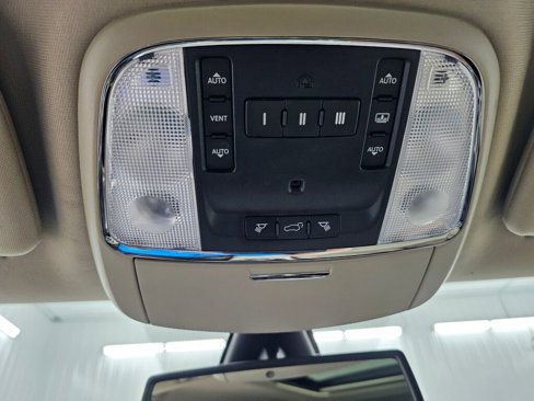 Used 2011 Jeep Grand Cherokee Overland image 12