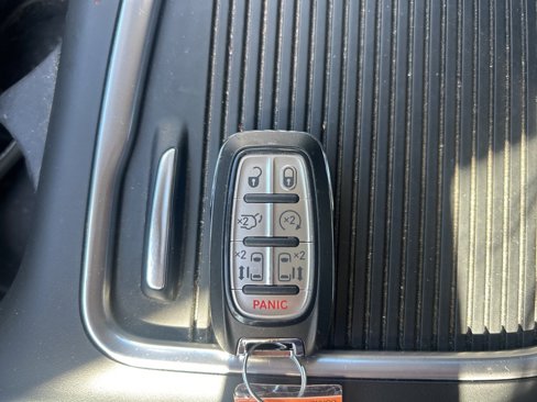 Used 2021 Chrysler Pacifica Touring-L image 44