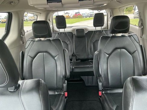 Used 2022 Chrysler Pacifica Touring-L image 23