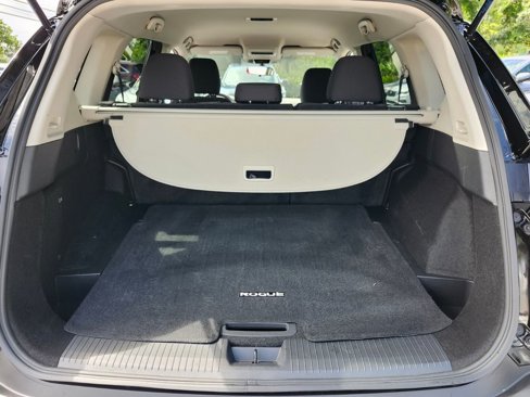 Used 2023 Nissan Rogue S image 10