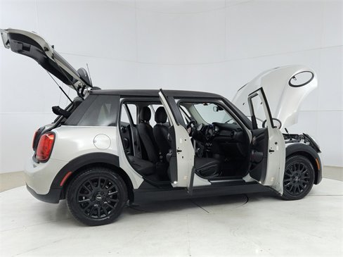 Used 2020 MINI Cooper 4-Door Hardtop w/ Storage Package image 12