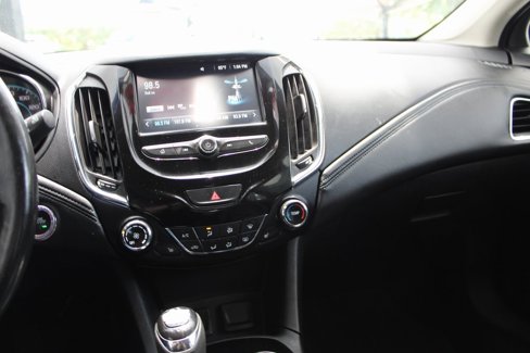 Used 2018 Chevrolet Cruze Premier image 36