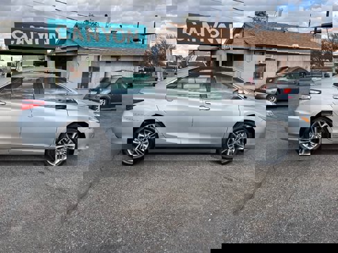 Used 2016 Toyota Camry SE image 3