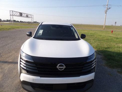 Used 2025 Nissan Kicks S image 3