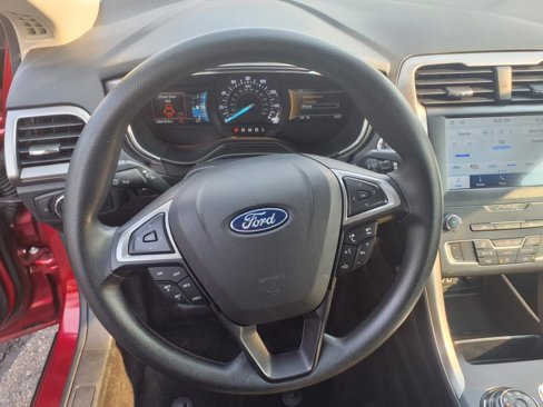 Used 2020 Ford Fusion SE image 16