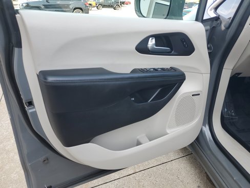 Used 2020 Chrysler Pacifica Limited w/ Advanced Safetytec Group image 6