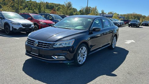Used 2017 Volkswagen Passat 1.8T SEL Premium image 3