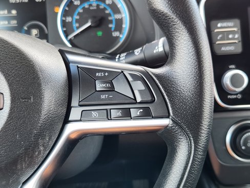 Used 2025 Nissan Leaf S image 19