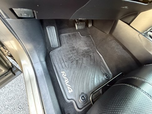 Used 2015 Toyota RAV4 XLE image 16