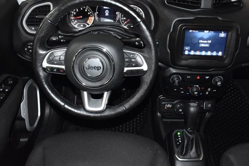 Used 2020 Jeep Renegade Latitude w/ Cold Weather Group image 10