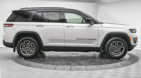 Used 2023 Jeep Grand Cherokee Trailhawk image 10