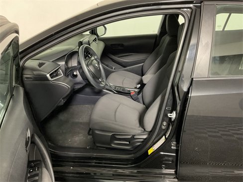 Used 2022 Toyota Corolla LE image 18