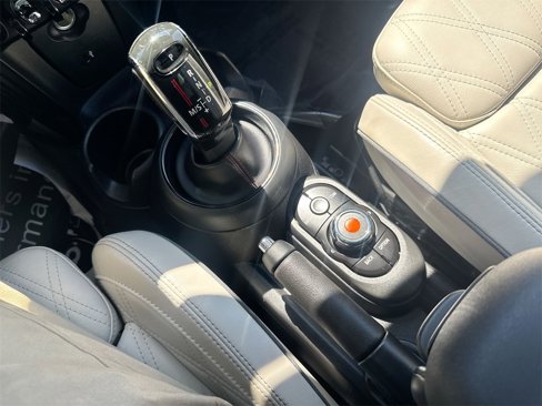 Used 2020 MINI Cooper S w/ Signature Upholstery Package image 20
